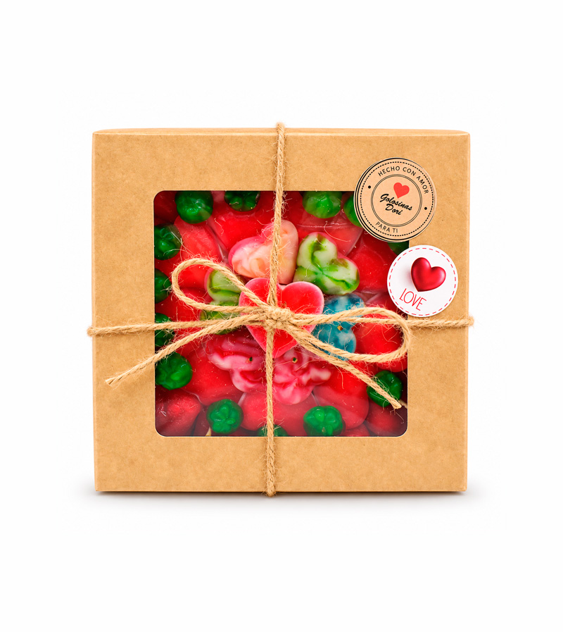 Caja con mini tarta de golosinas