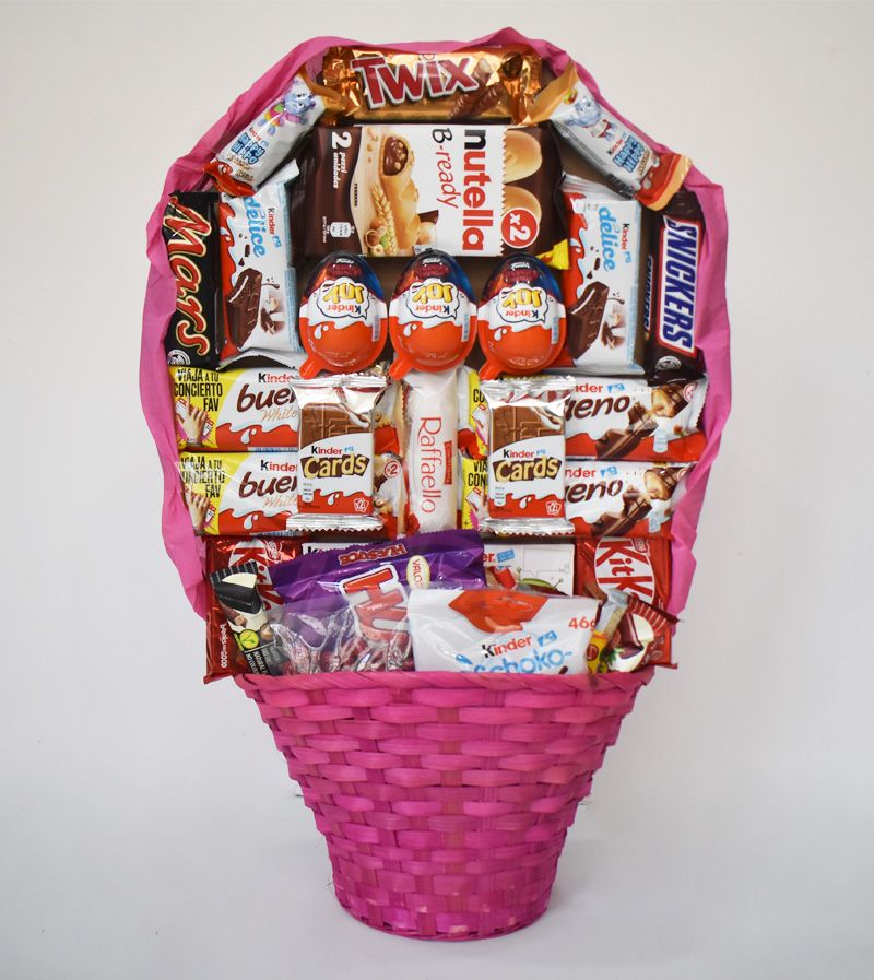 Cesta de chocolate y golosinas