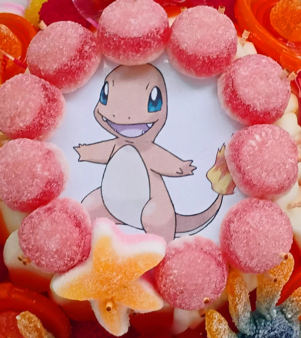 Mini Tarta de golosinas Pokémon Inicial Rojo - Imagen 3